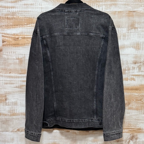 Levi’s Mens Washed Black Denim Trucker Jacket in Size XXL - Picture 2 of 7
